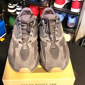 Adidas Yeezy boost 700 utility black sz 12